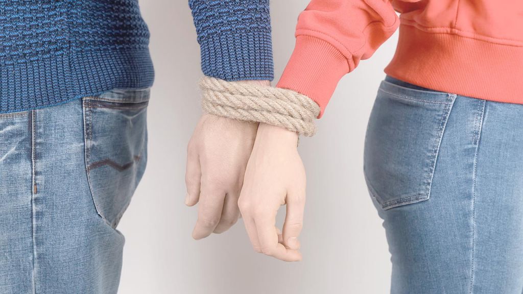 Созависимые отношения: что делать, если муж пьет?